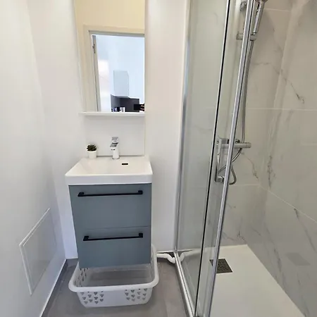 Apartmán Gregbnb - 23m2 - Climatise -10min Gare - 5 *